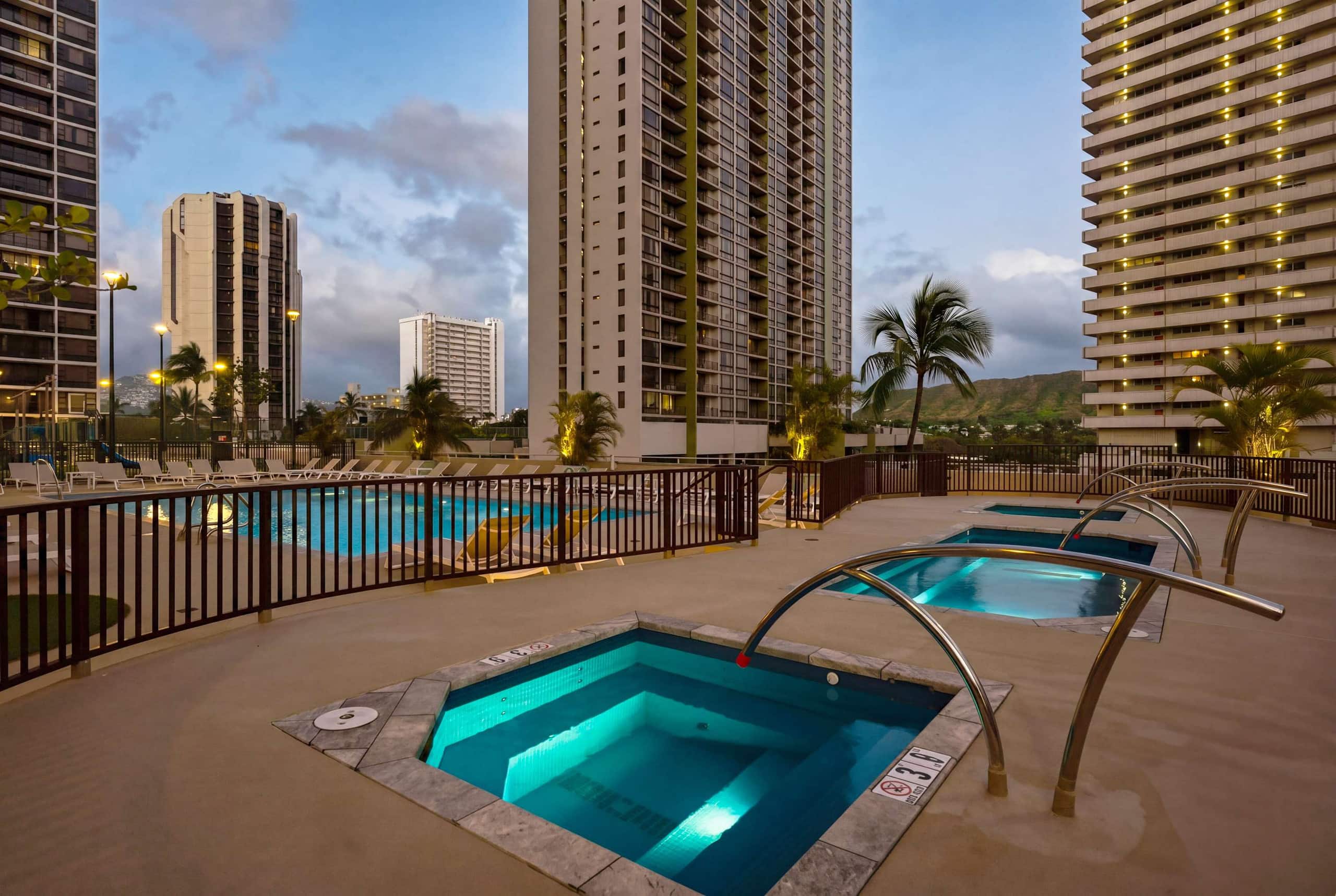 Condo in Honolulu · ★4.6 · 1 bedroom · 3 beds · 1 private bath - Image 52