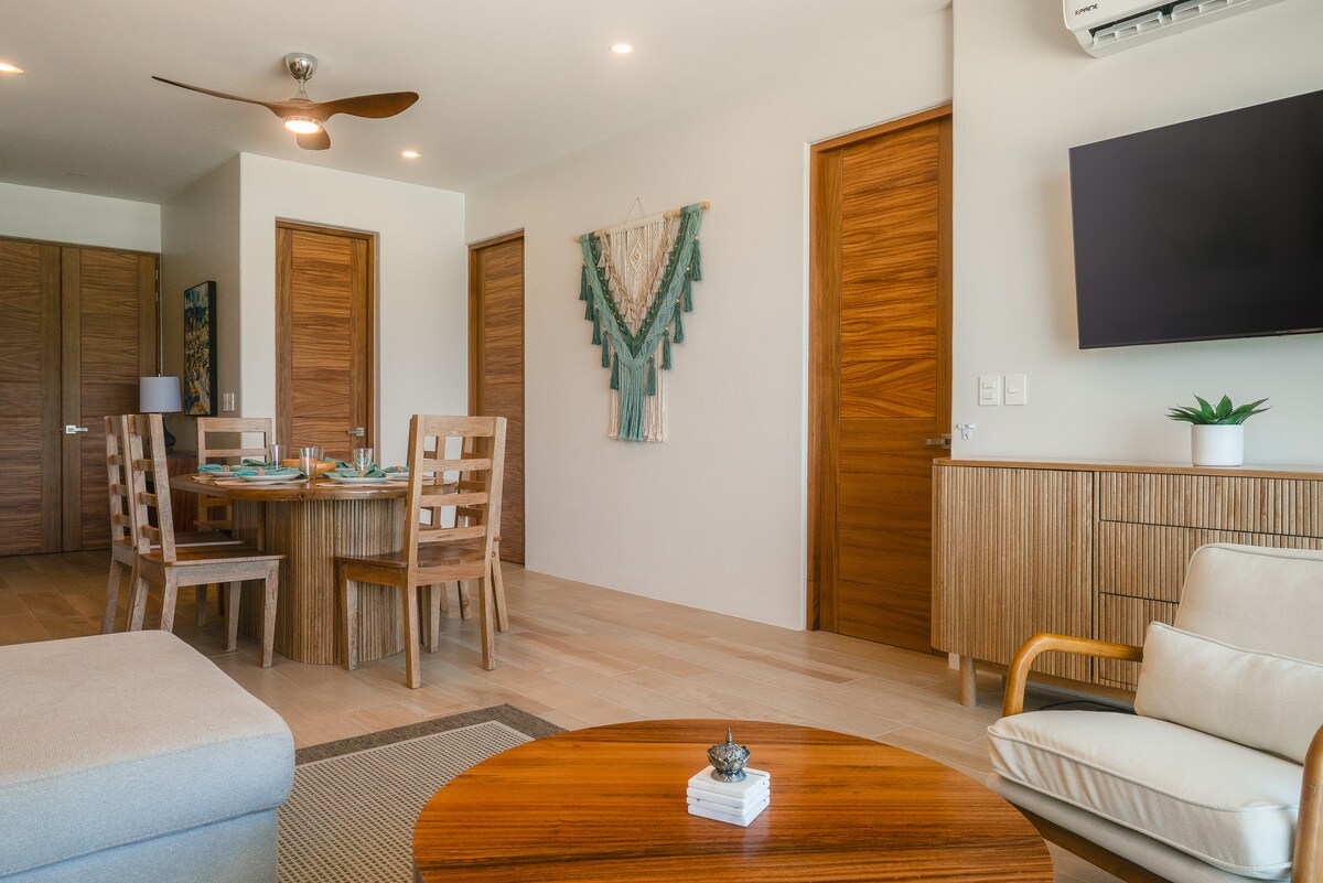 Anuncio de Airbnb popular: "Playa Sur Paradise"~ Beachfront Living ~ en Crucecita
