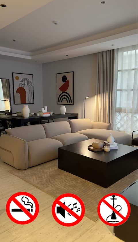 Luxury hotel apartment - private ground parking/self check-in