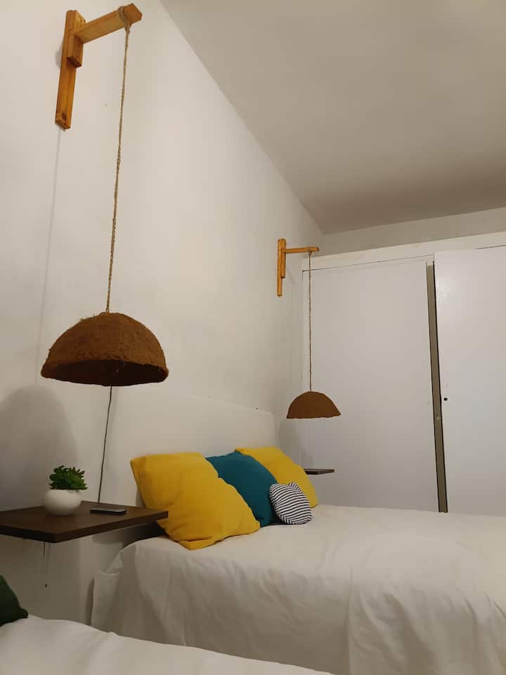 ห้องพักหันหน้าไปทางทะเลพร้อมเตียงควีนไซส์ 2 เตียง 