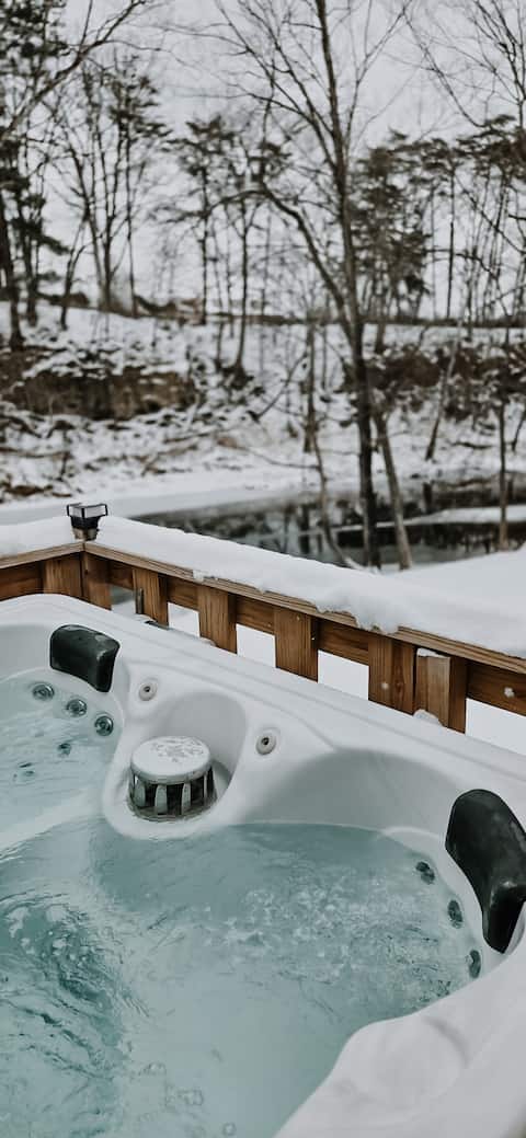 River Front Retreat *HotTub-FirePit-Kayaks*