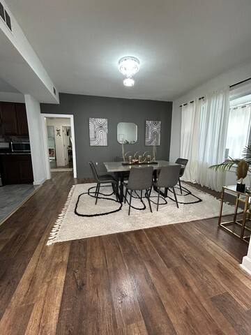 Luxury Escape~ Sleeps 10+ • Easy Access to EWR/NYC gallery image 3