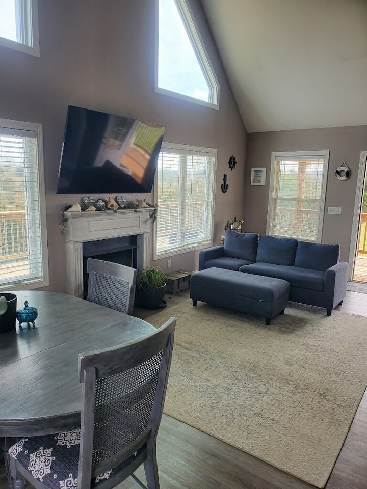 שילוב של סלון/חדר אוכל.