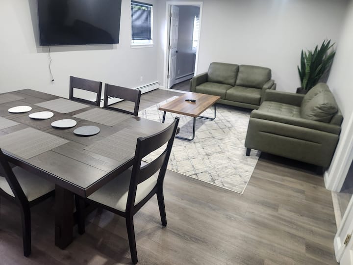 Modern Cozy 2.5 Bedroom Apartment Prime Location - UBS Arena