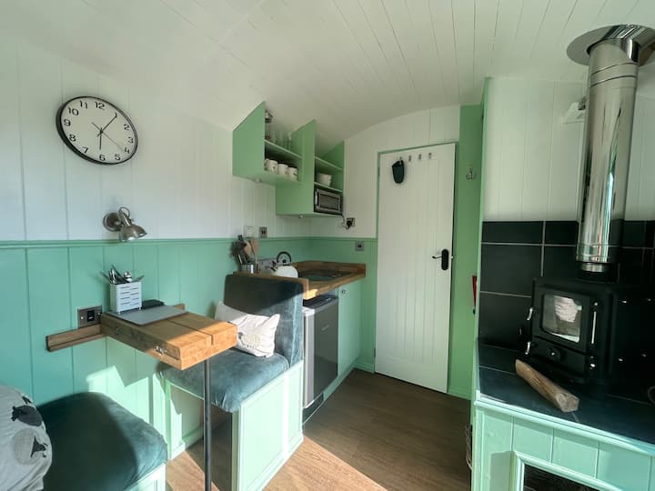Hambury Hideaway - Lulworth Cove. Dog Friendly. - Dorset