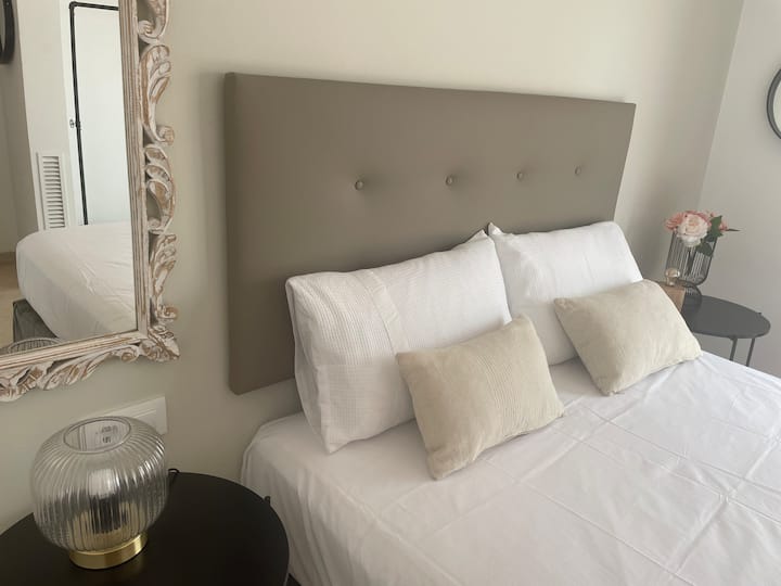*Habitación/es Con Gran Terraza. Acceso Privado - Deltebre