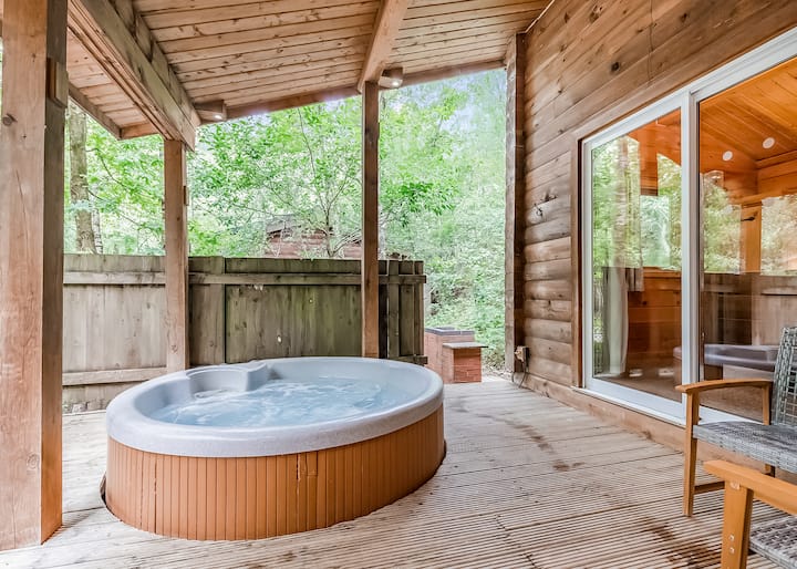 Woodpecker Log Cabin 2 (Pet) - Cheshire