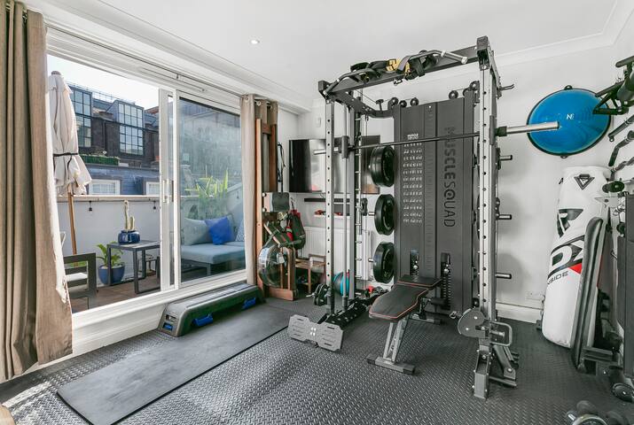 Luxury House with Home Gym | Behind V&A Museum gallery image 3