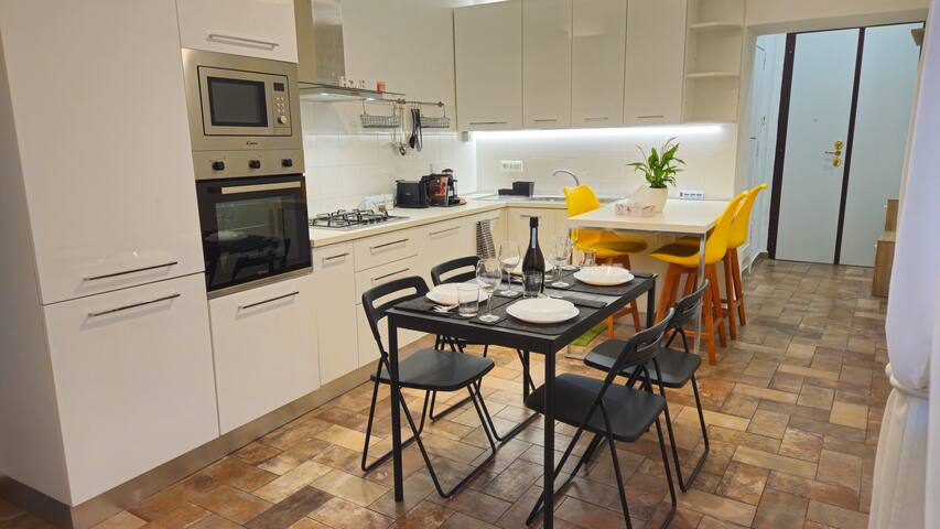 Cozy Modern Apartment with Terrace • Pantheon gallery image 4