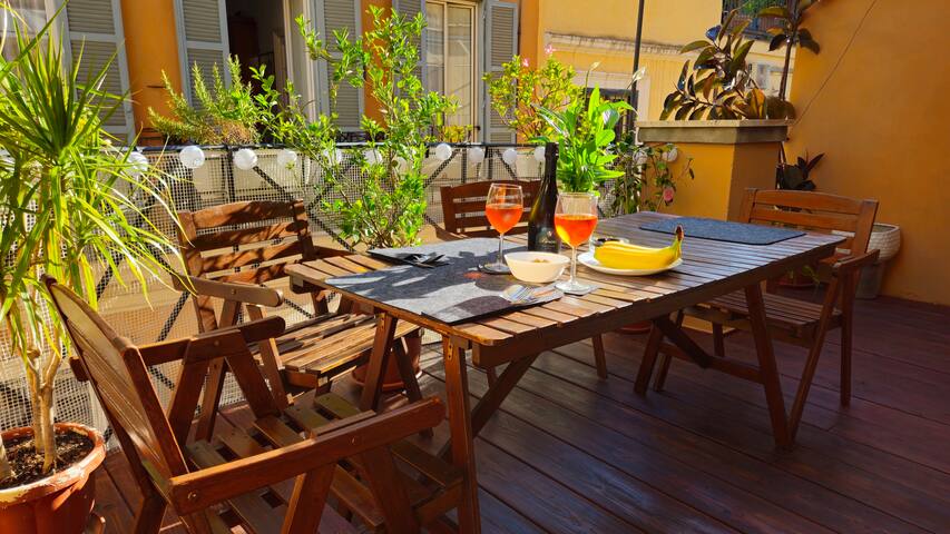 Cozy Modern Apartment with Terrace • Pantheon gallery image 3