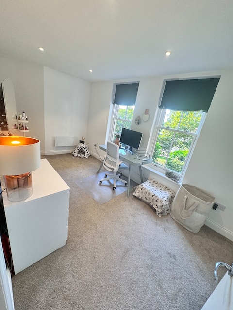 Bright & homely flat - Aylesbury