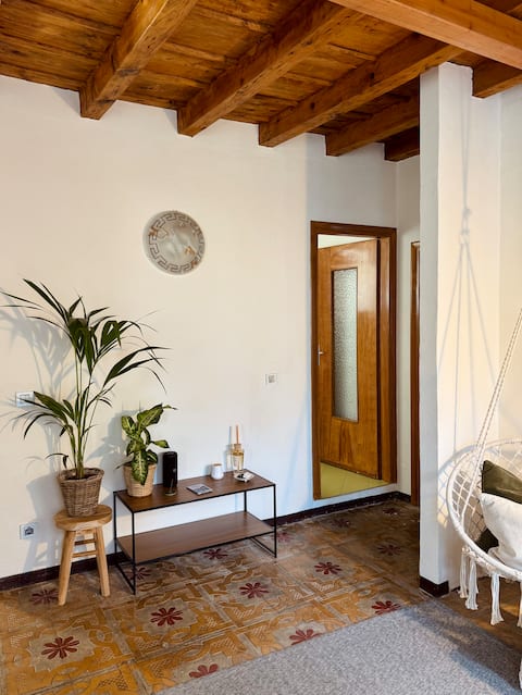 Successful Airbnb property: Two-room apartment on a terrace in Onno overlooking Lake Como in Lecco