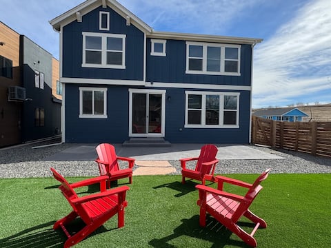 Minutes to Boulder! Spacious Newer Home.