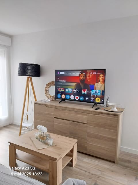 Top Airbnb: Super brand new 2-room apartment city center - train station à Chelles