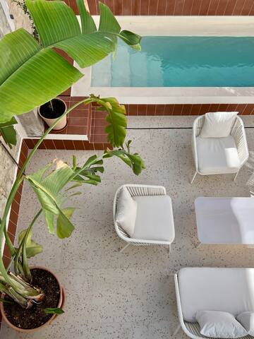 Spectacular space with pool gallery image 2