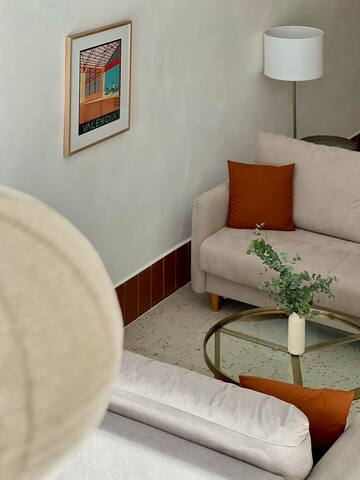 Spectacular space with pool gallery image 5