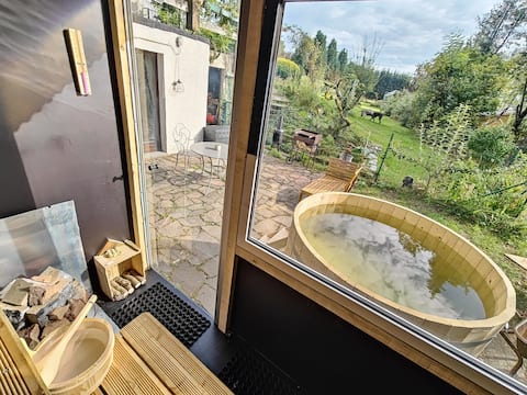 The Hot Goldmine, sauna & nordic bath/hot tube