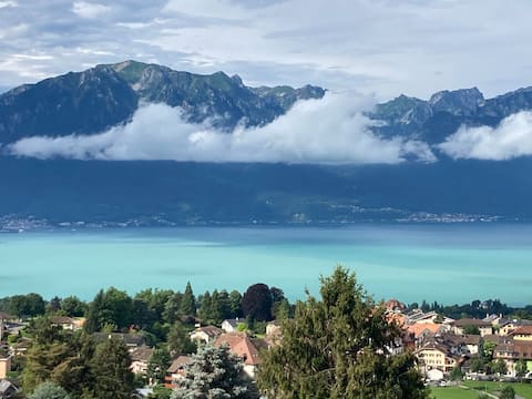 House with lake view, close to skiing