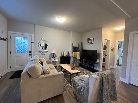 Popular Airbnb listing: Pets Welcome - Private Suite in Victoria|Colwood in Colwood