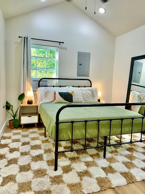 Sweet Home Alabama -Large, Fully-Remodeled Duplex