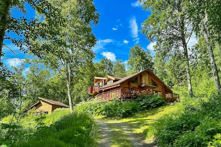 Eagle River Retreat | Backcountry Log Cabin - Anchorage, AK