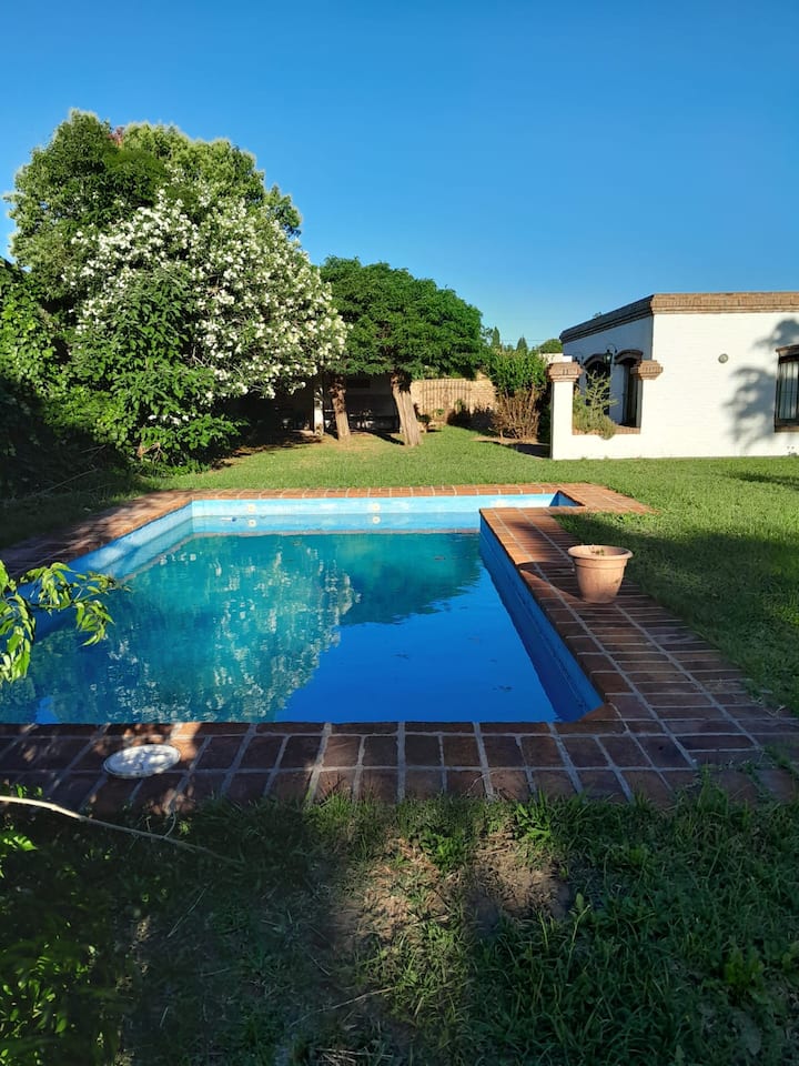 Muy linda casa con pileta - Casas en alquiler en San Miguel del Monte ...