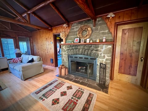 Cozy & quiet creek cabin