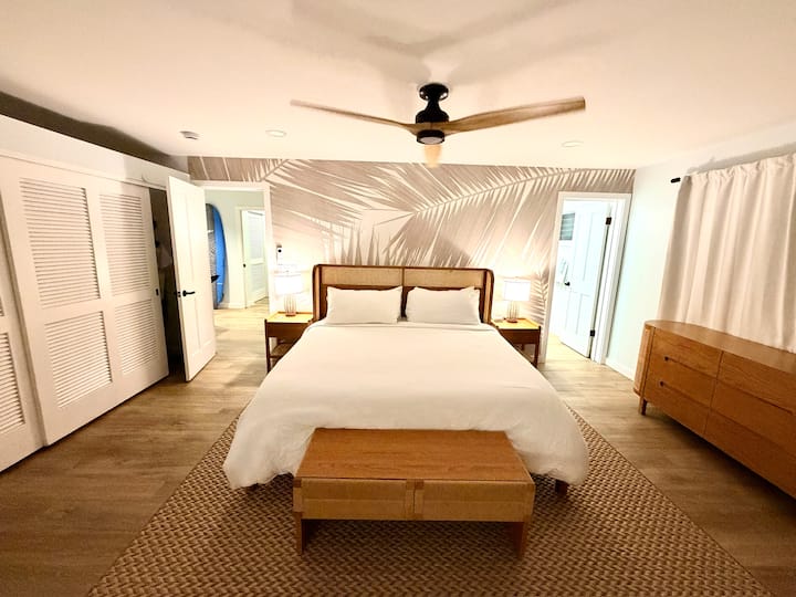 King size memory foam bed with luxury linens