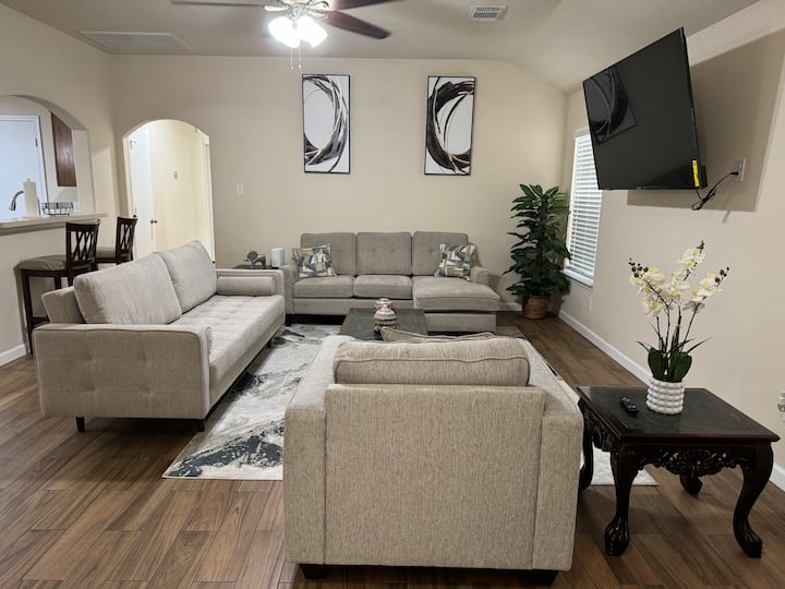 Mr. Ed : Premium Home - Houston George Bush Airport (IAH)