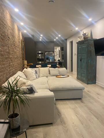 Sud West Modern Montreal Apartment gallery image 3