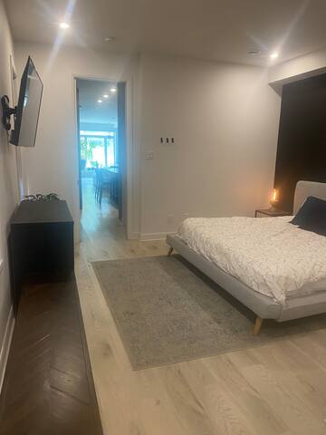 Sud West Modern Montreal Apartment gallery image 5