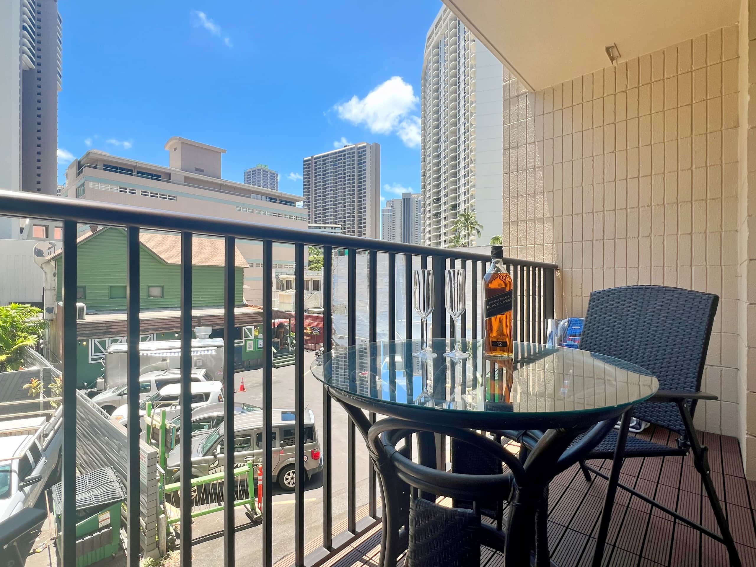 Newly Renovated Apt in Waikiki-Free Parking - Image 22