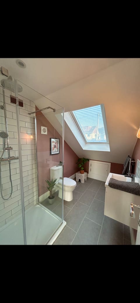 Tranquil Brighton Home, Free Parking