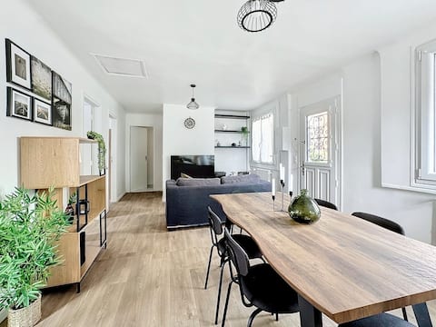 Spacious apartment 15 min from the train station.