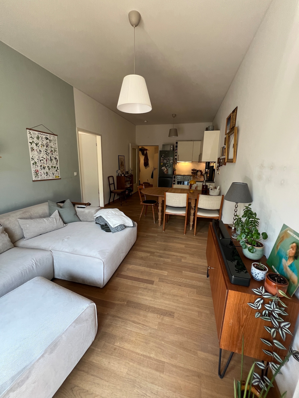 Popular Airbnb listing: Cozy 2 Room Apartment in St. Pauli