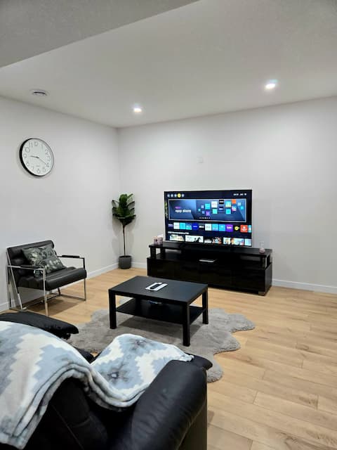 Popular Airbnb listing: Exquisite 2-Bdrm | Mins to WEM | *King Bed* in The Uplands