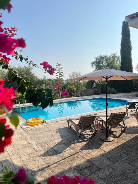 Charming boutique villa
Close to Chamada & cratos