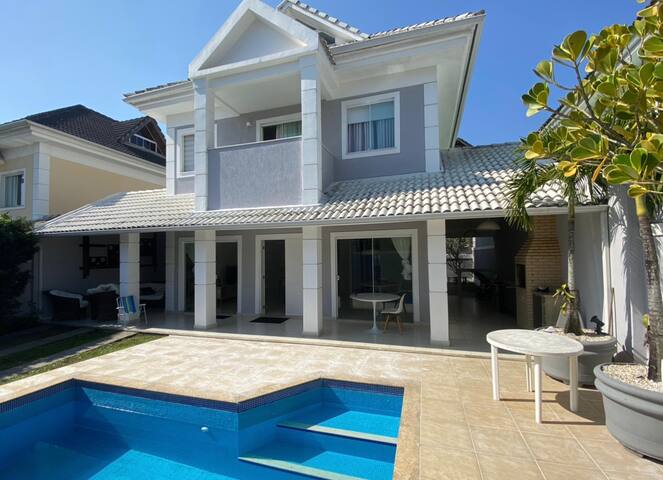 Mansão com piscina no Rio