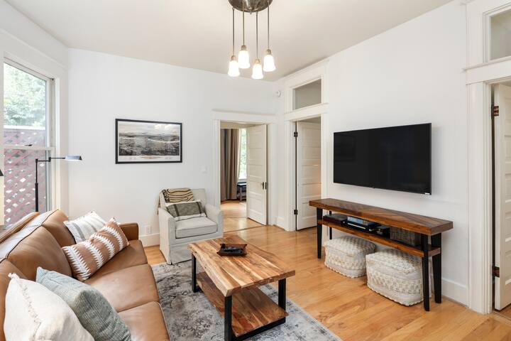 Classic Nob Hill Victorian gallery image 2