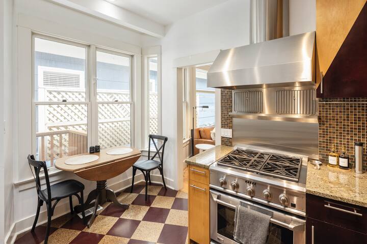 Classic Nob Hill Victorian gallery image 4