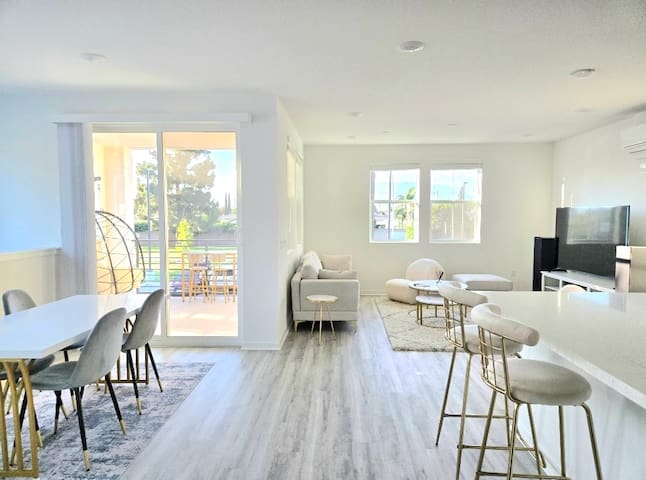 Fabulous Brand New Modern Home