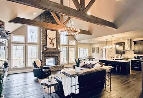 Beautiful Ski-In/Out & Golf Home