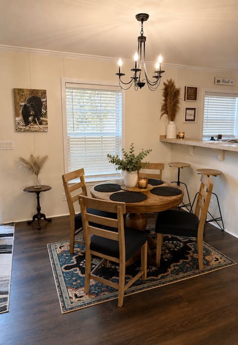 Cute & Cozy FL Home ~ 6 minutes from I-75