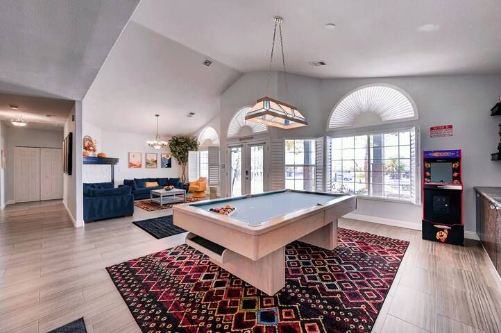 Vegas*5 BD Estate*Luxury*Pool*Spa &Game Room gallery image 3