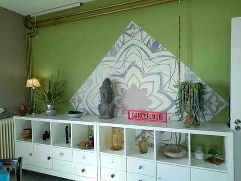 Popular Airbnb listing: Tobajah Beach Flat in Centrum