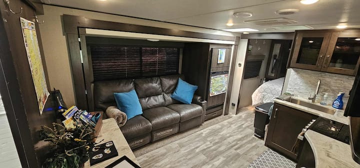 พื้นที่นั่งเล่นหลัก