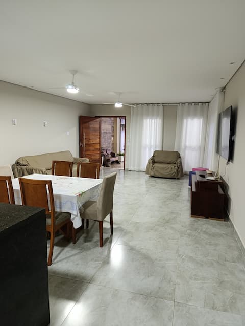 Successful Airbnb property: Spacious house, A/C, pool. in Maricá