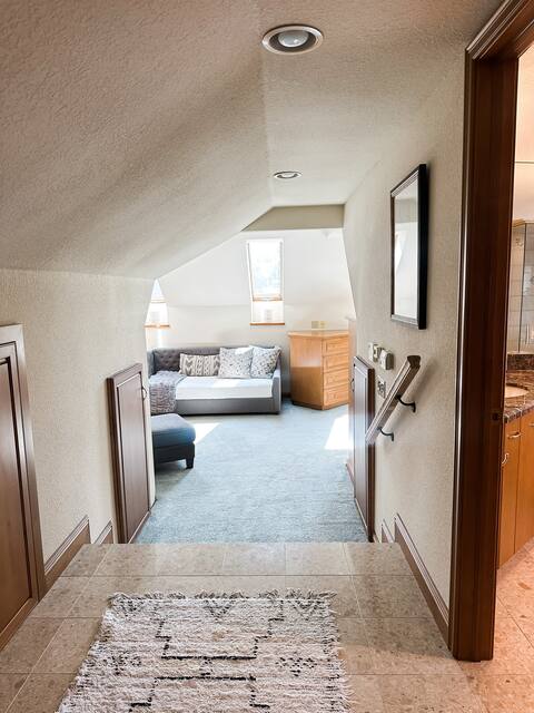 Cedarburg Upper Suite
