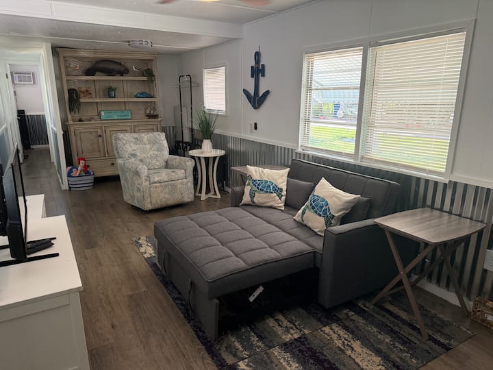 Vintage Tiny House On Weeki W/ Kayaks And Rv Site - Florida