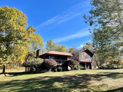 Hudson Valley family home, pond views, fireplace